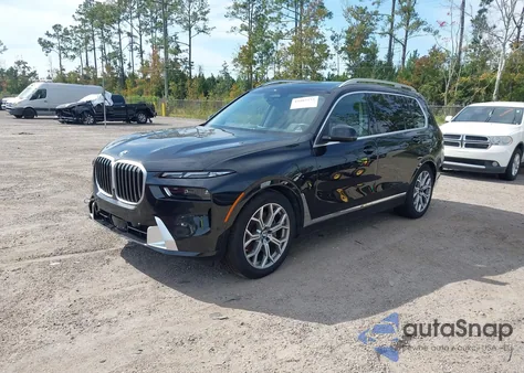 2025 BMW X7 xDrive40I z USA, uszkodzony, nr VIN 5UX23EM01S9W74145